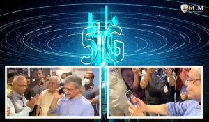 Read more about the article Ashwini Vaishnaw, India’s telecom minister, tests the country’s first 5G call! 