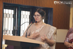 Dr. Sanghamitra Pal speaking about leadership at event