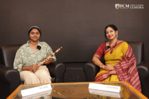 rtist interacting with the audience during a live art demonstration