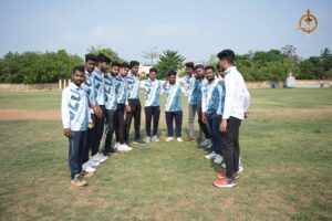 Players huddle together in a pre-match discussion during Brahmastra 2025 Kurukshetra event.