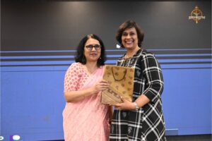 Faculty presents a token of appreciation to a woman entrepreneur during Navya Sopna at Brahmastra 2025.