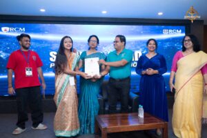 Judge presenting certificate to Samvad Vivaad winner at Brahmastra, best college festival in top management college India