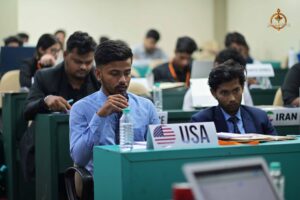 Participants actively answering during Vishwa Tark Vitark at Brahmastra, India’s best college festival for future leaders.